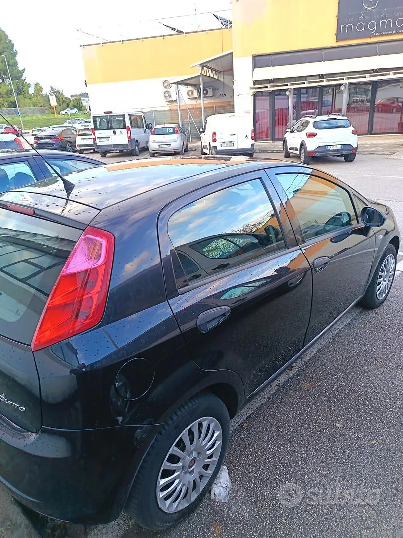 Fiat Punto 2011 photo 2