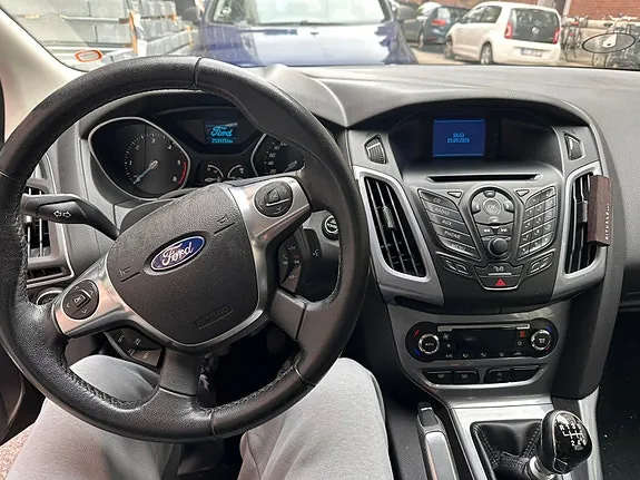 Ford Focus 2012 photo 2
