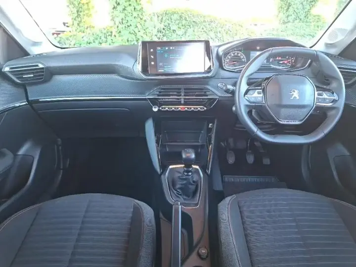 Peugeot 208 2023 photo 3