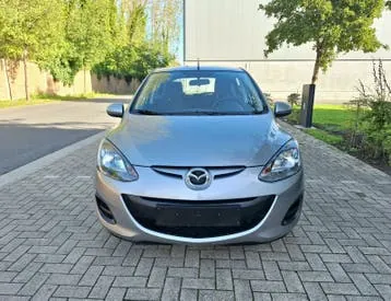 Mazda 2 2011 photo 2