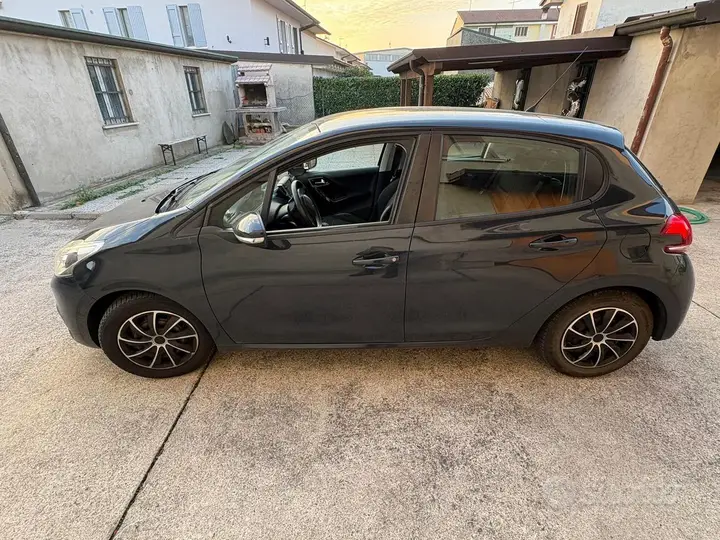 Peugeot 208 2016 photo 2