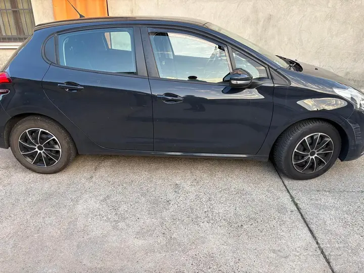 Peugeot 208 2016 photo 3