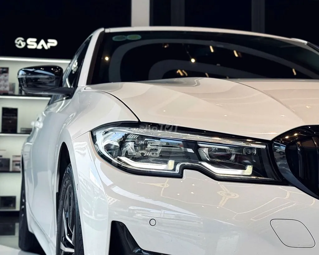 BMW 330I 2019 photo 3