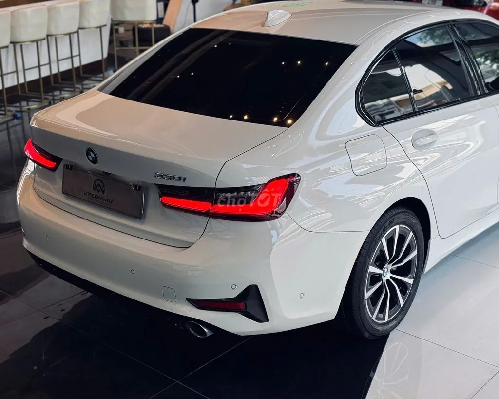 BMW 330I 2019 photo 4