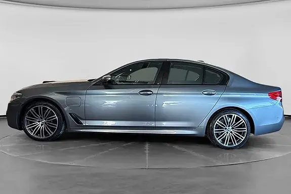 BMW 530E 2018 photo 2