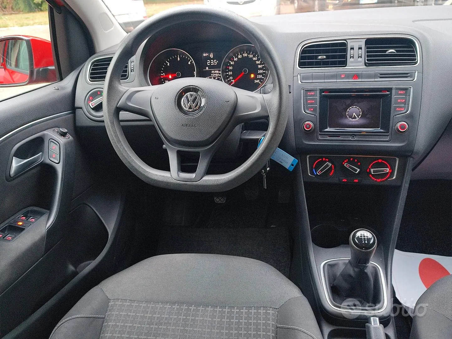 Volkswagen Polo 2014 photo 2