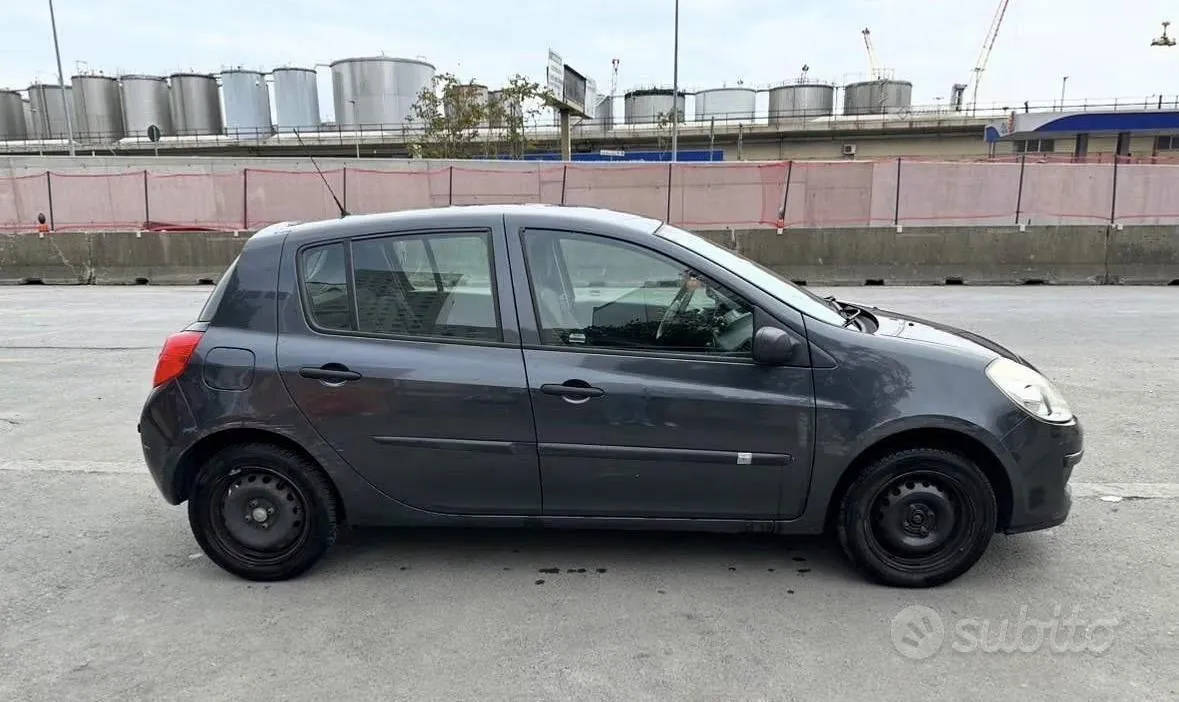 Renault Clio 2008 photo 2