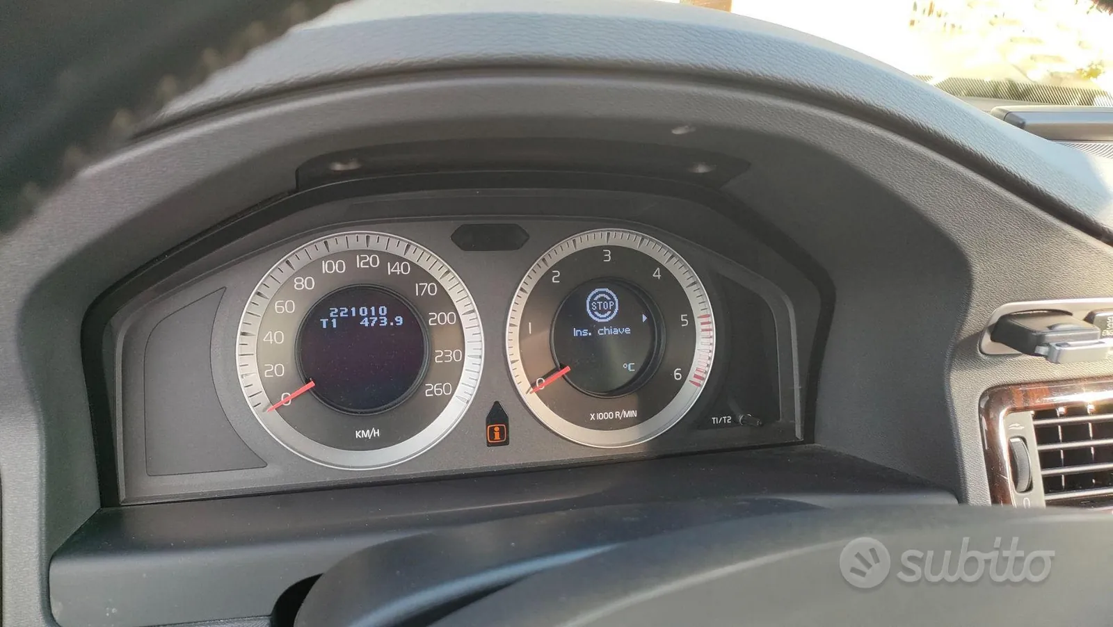 Volvo V70 2010 photo 2