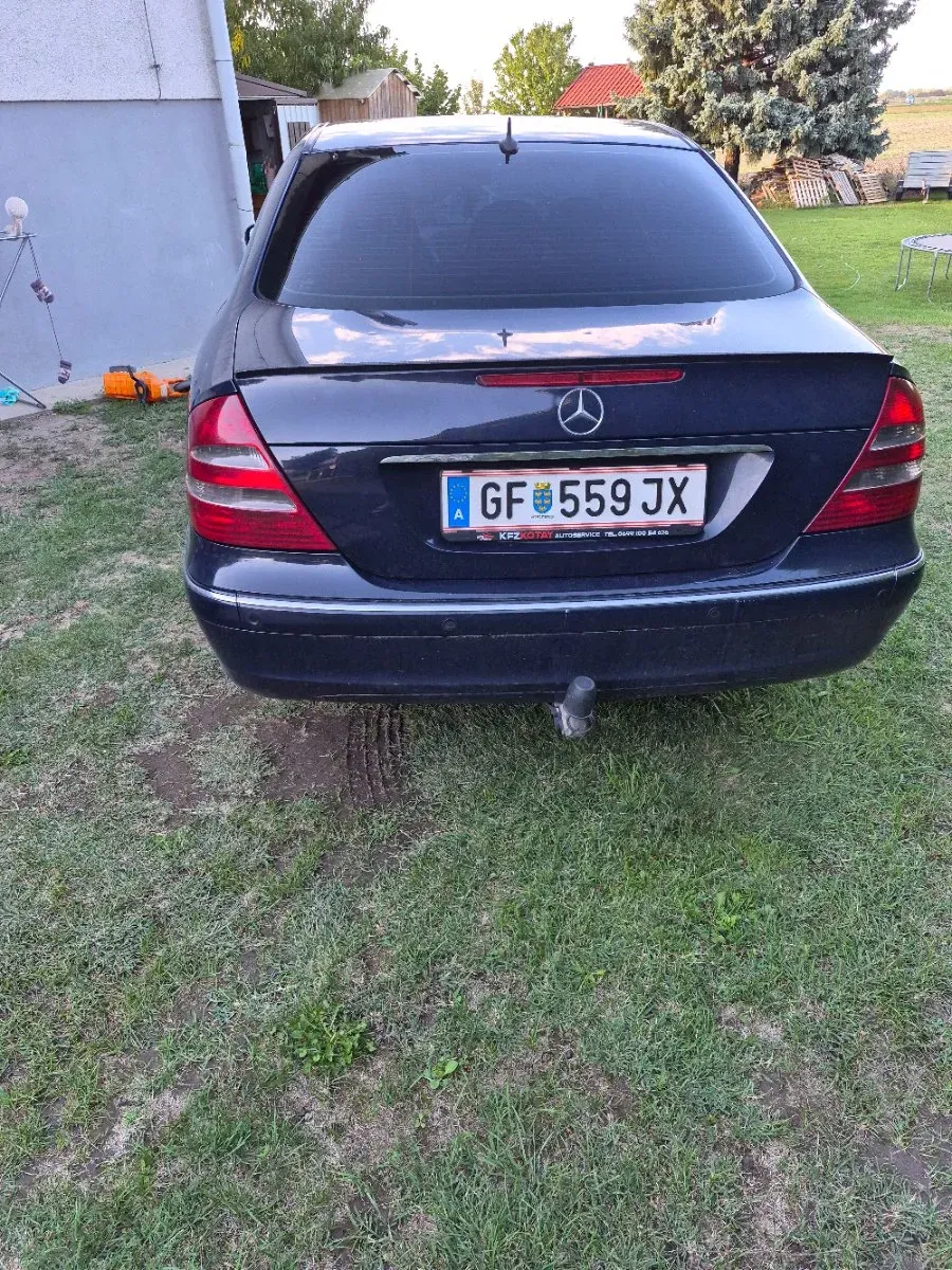 Mercedes-Benz E-Class 2005 photo 3