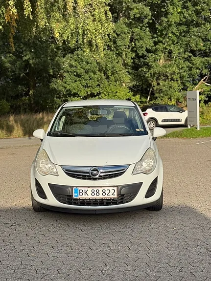 Opel Corsa 2013 photo 2