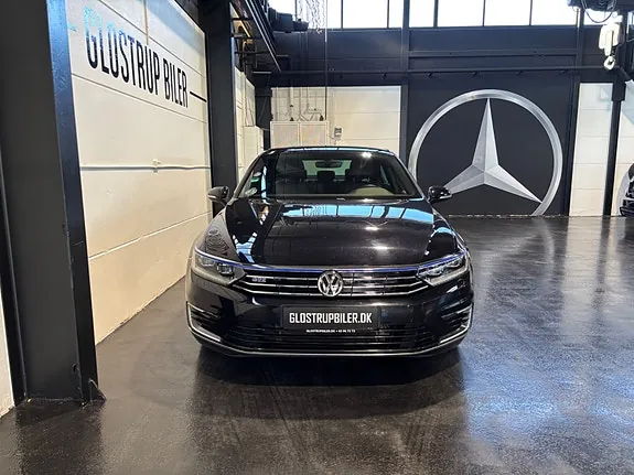 Volkswagen Passat 2018 photo 2