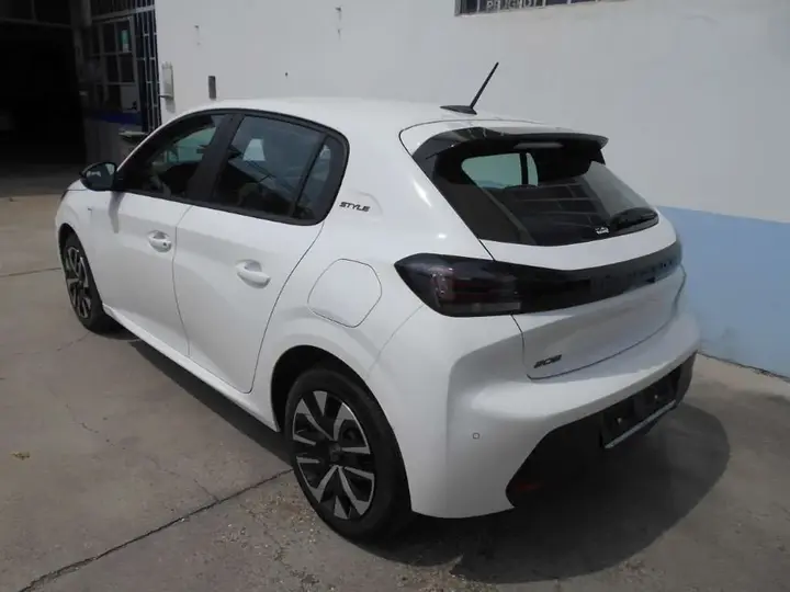 Peugeot 208 2025 photo 5