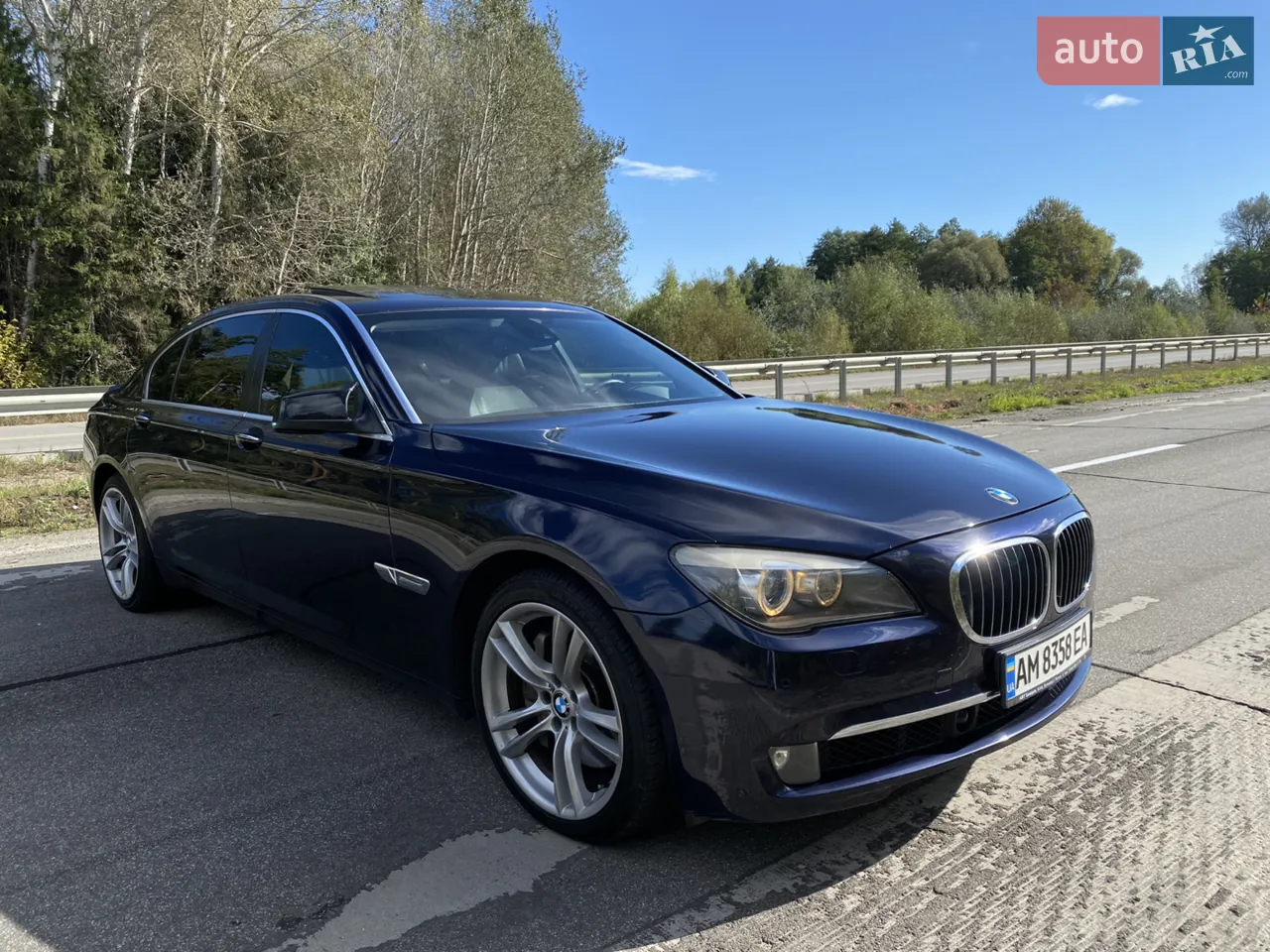 BMW 7 Series 2010 photo 2
