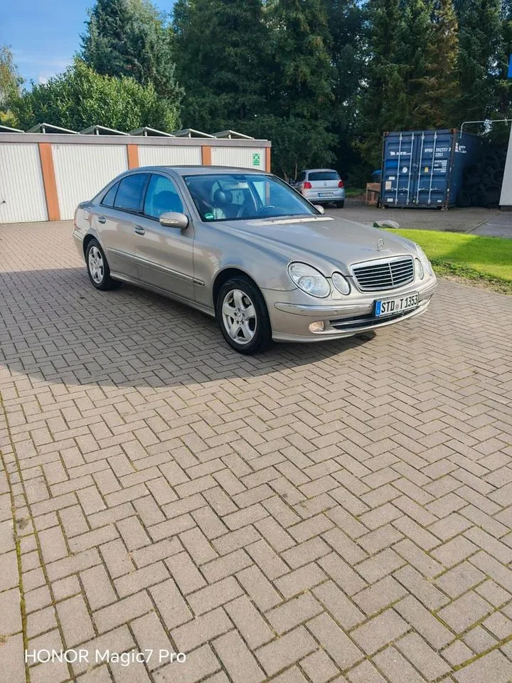 Mercedes-Benz E 240