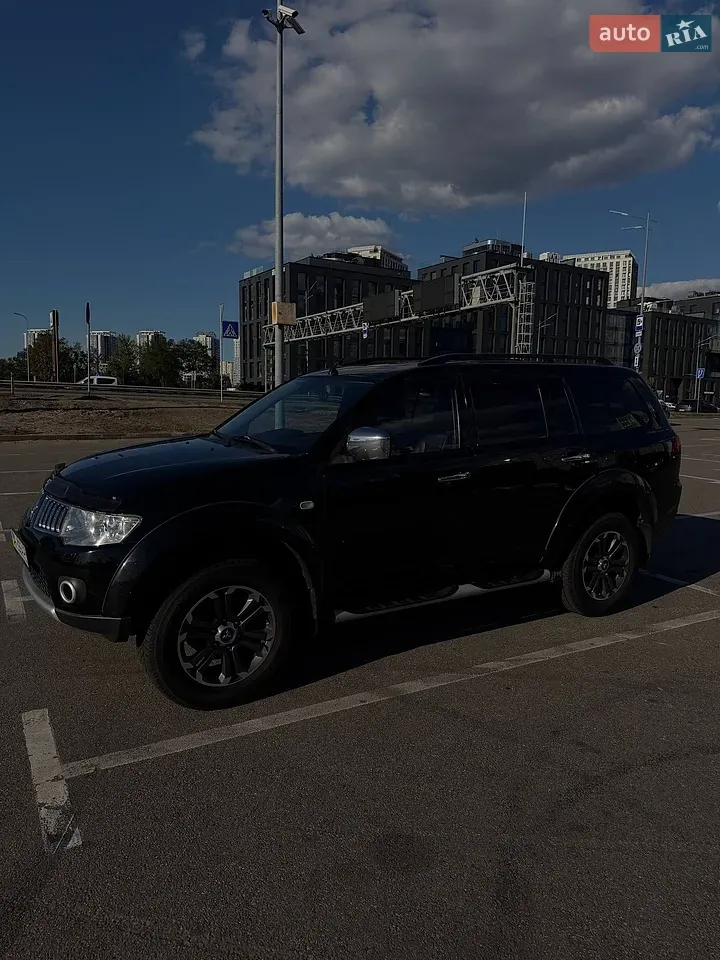 Mitsubishi Pajero Sport 2012 photo 3