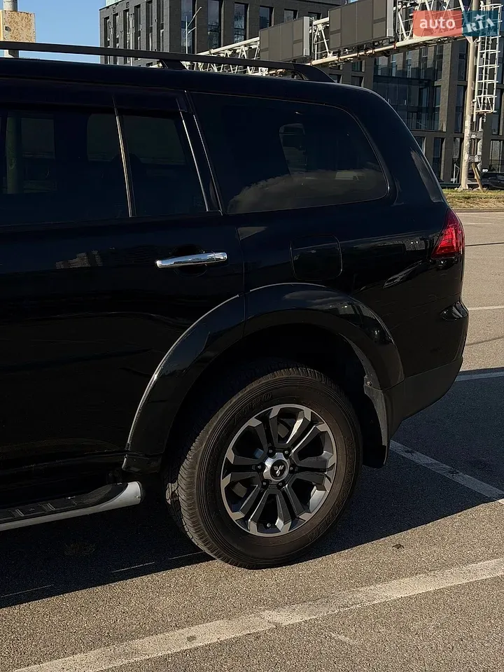 Mitsubishi Pajero Sport 2012 photo 4