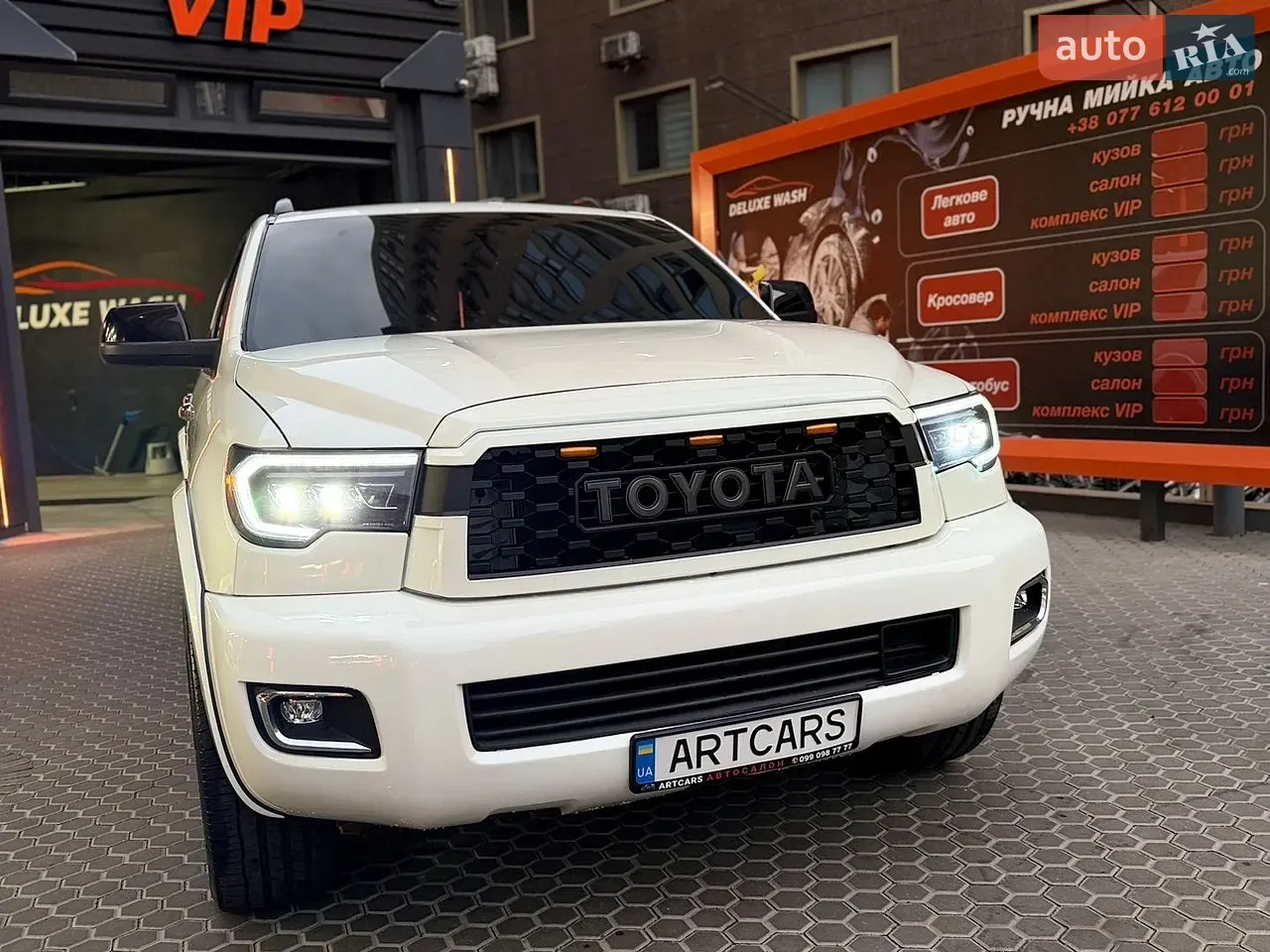 Toyota Sequoia 2012 photo 2