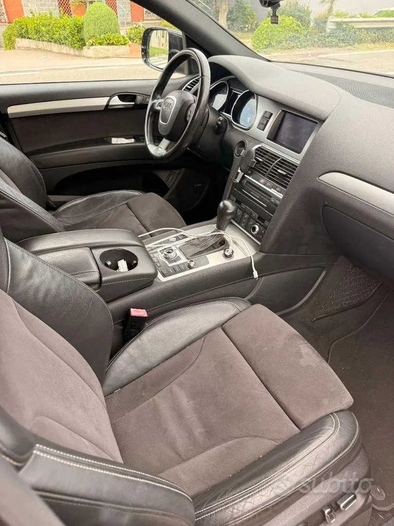 Audi Q7 2011 photo 2