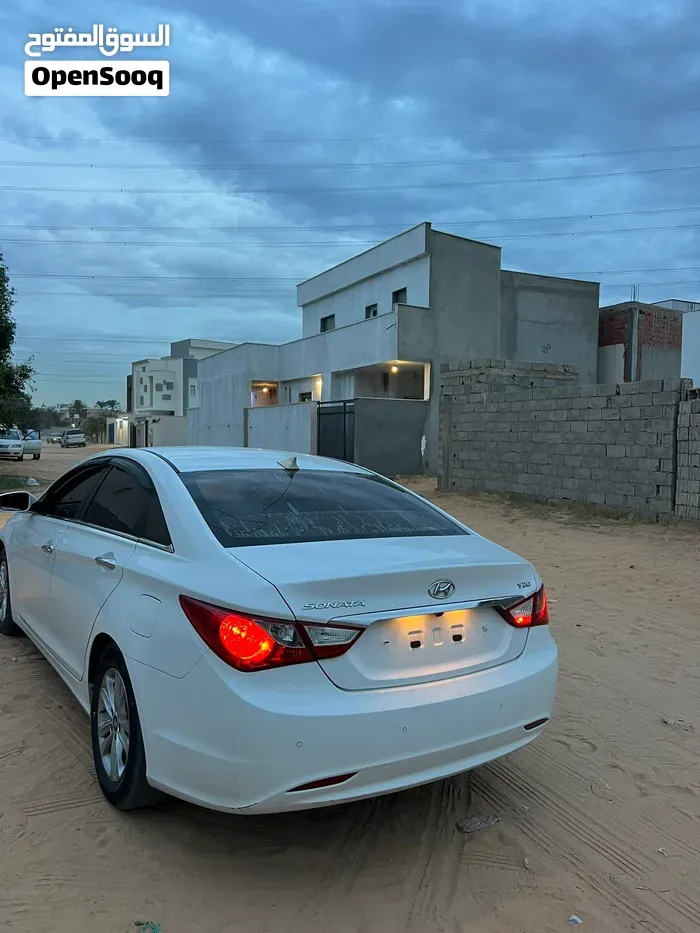 Hyundai Sonata 2011 photo 2