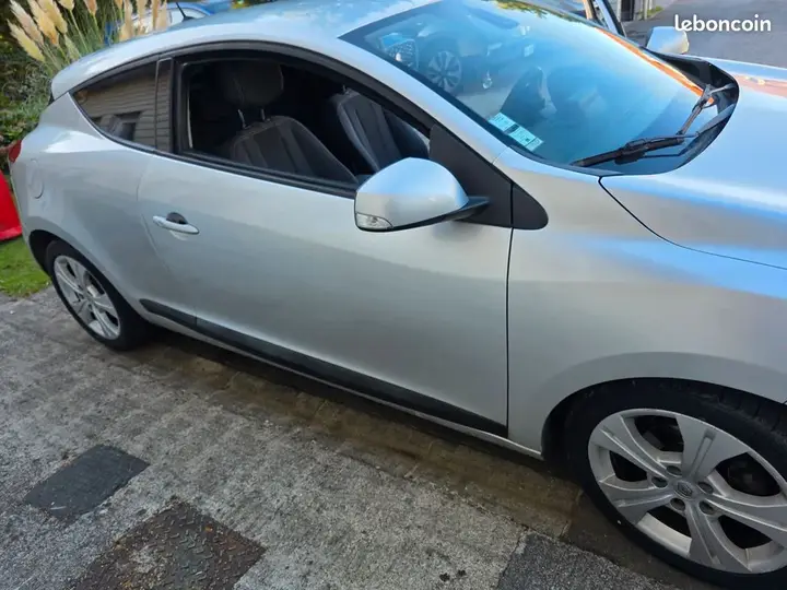 Renault Megane 2010 photo 2