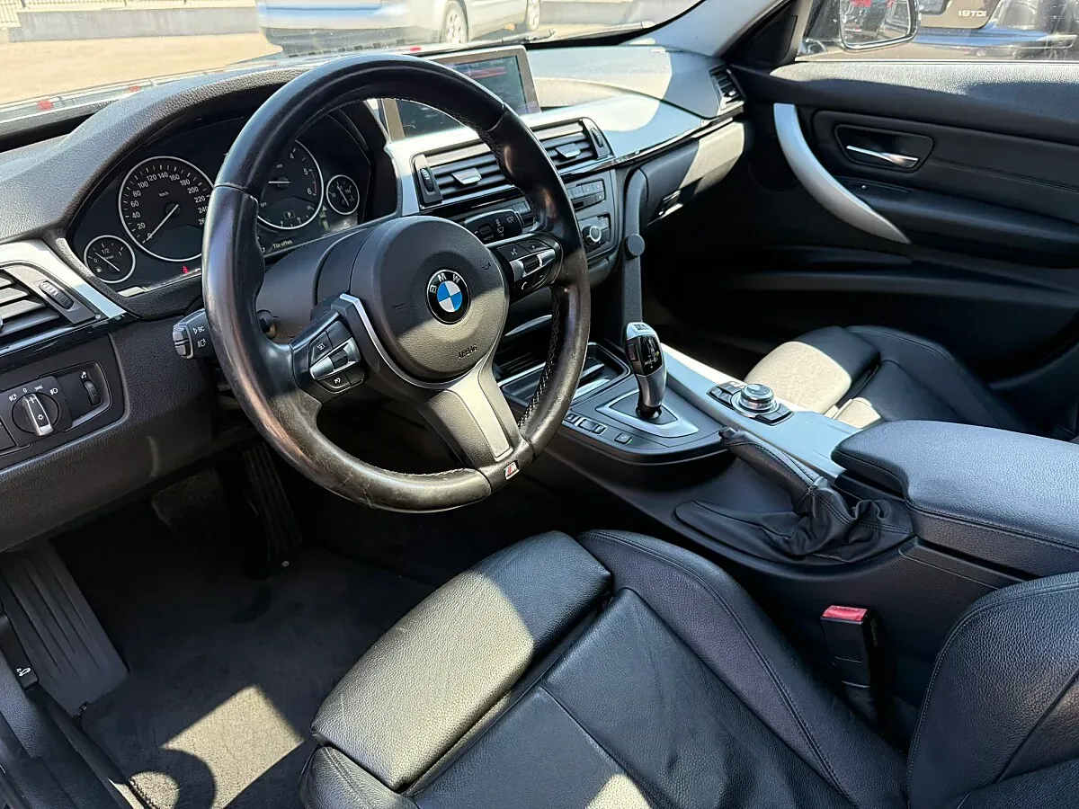 BMW 3 Series 2012 photo 3