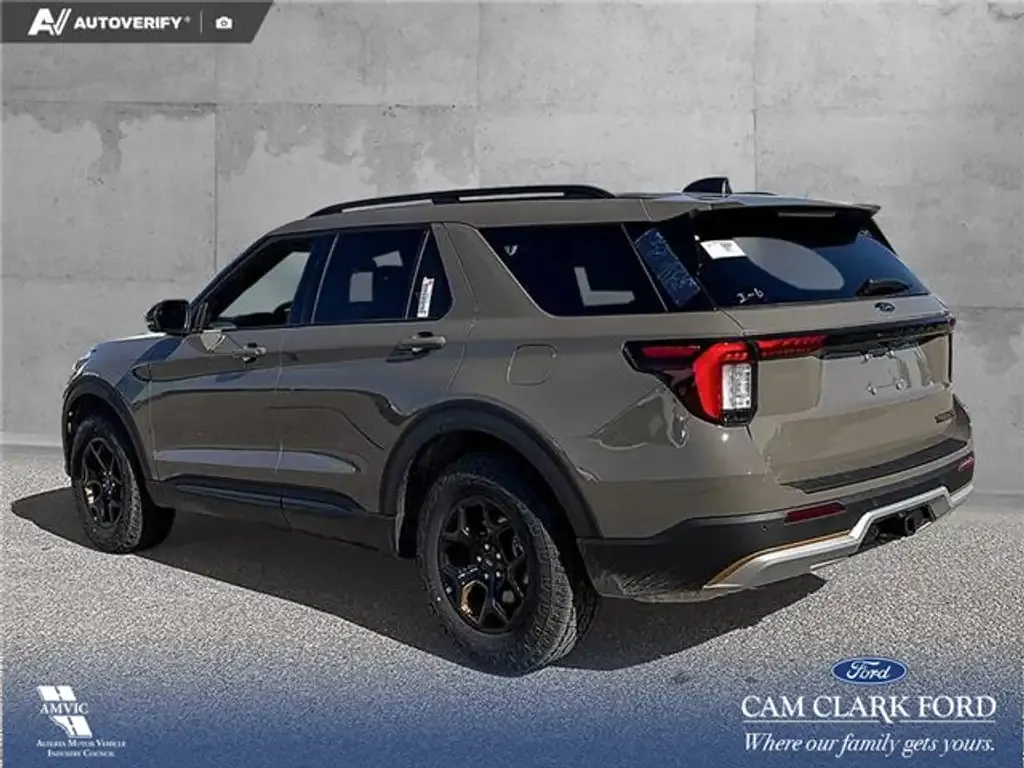 Ford Explorer 2026 photo 4