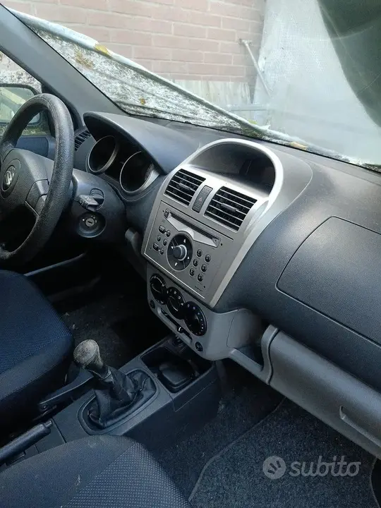 Suzuki Ignis 2006 photo 3