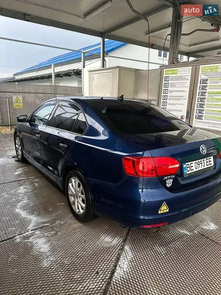 Volkswagen Jetta 2012 photo 2