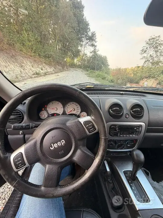 Jeep Cherokee 2003 photo 5
