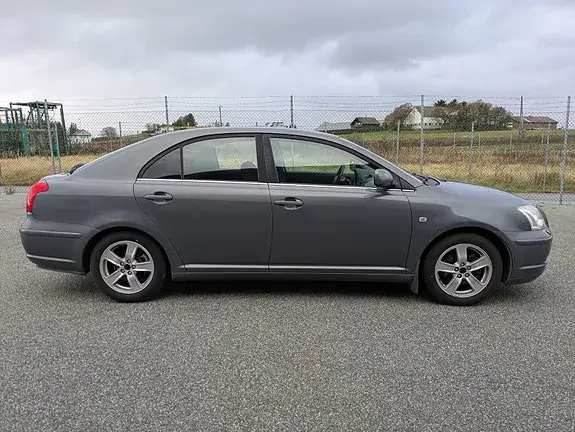 Toyota Avensis 2004 photo 4