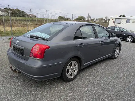 Toyota Avensis 2004 photo 5