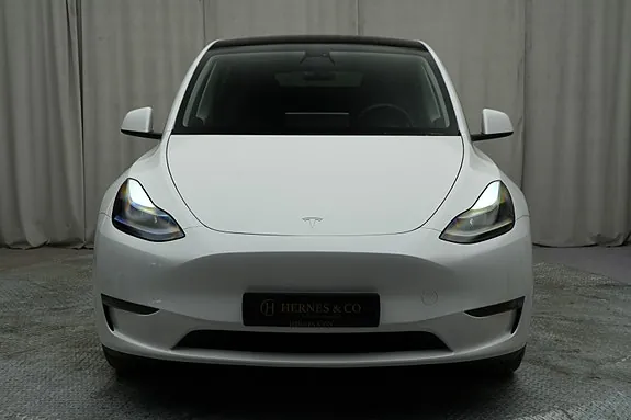 Tesla Model Y 2023 photo 3