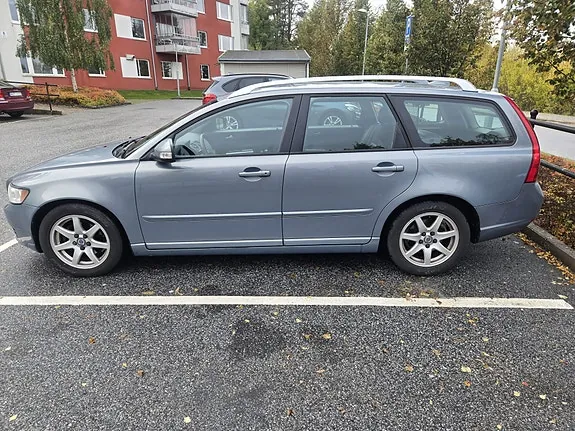 Volvo V50 2011 photo 2