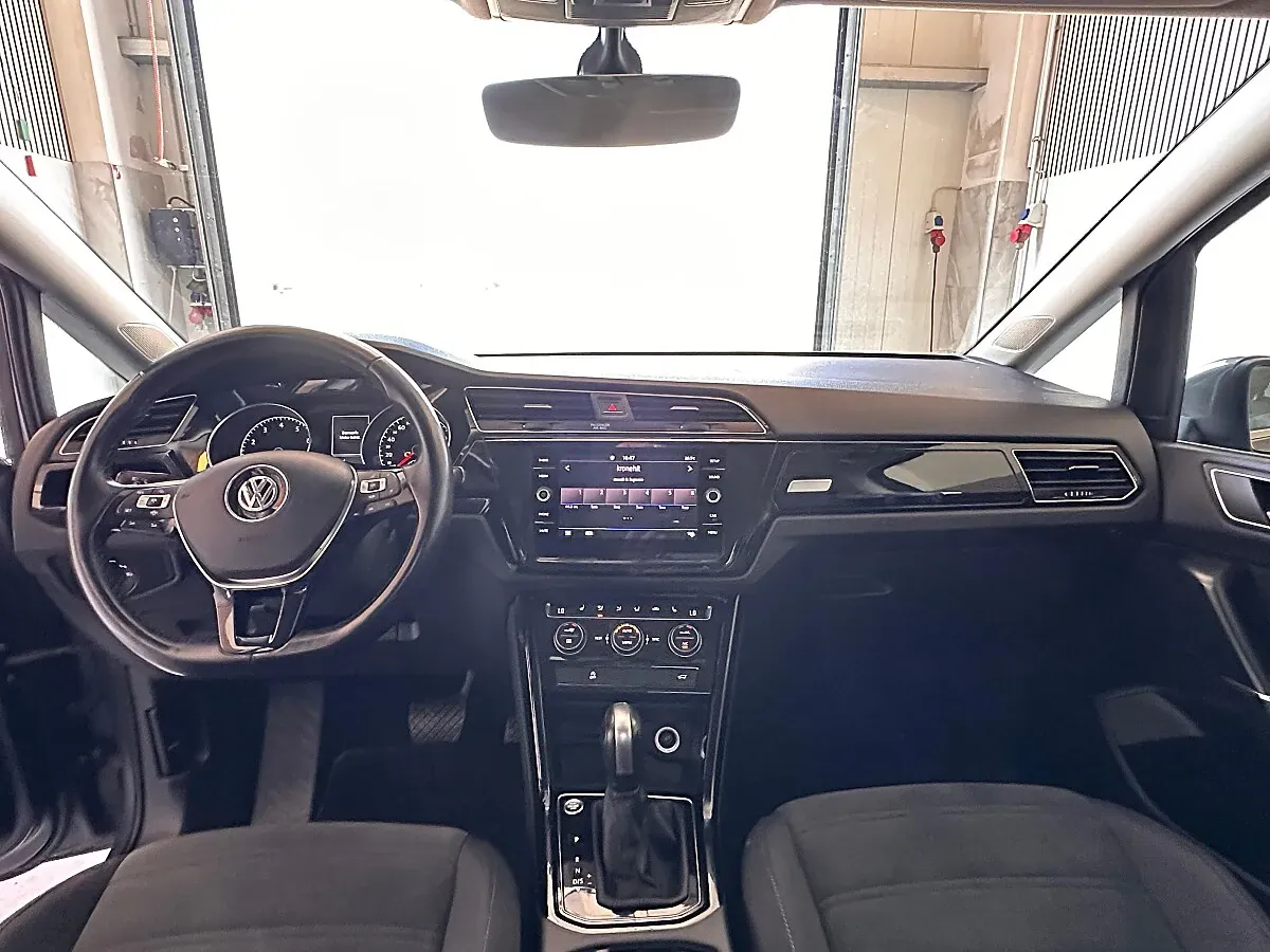 Volkswagen Touran 2020 photo 2