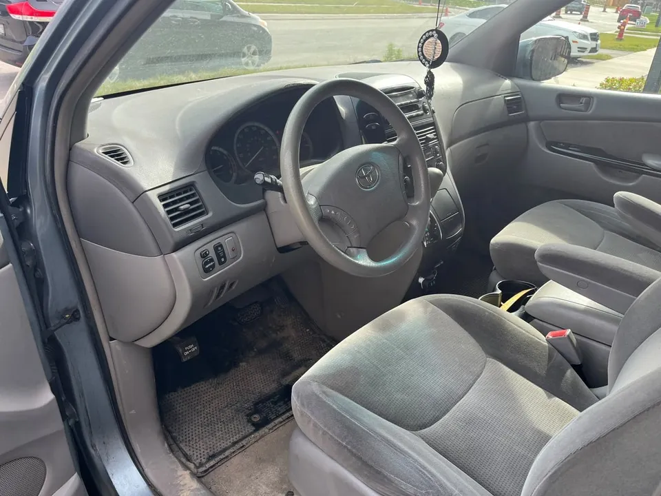Toyota Sienna 2004 photo 3