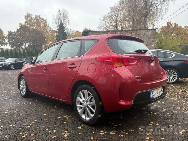 Toyota Auris 2013 photo 5