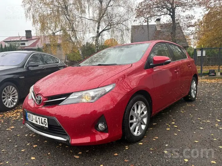 Toyota Auris 2013 photo 2