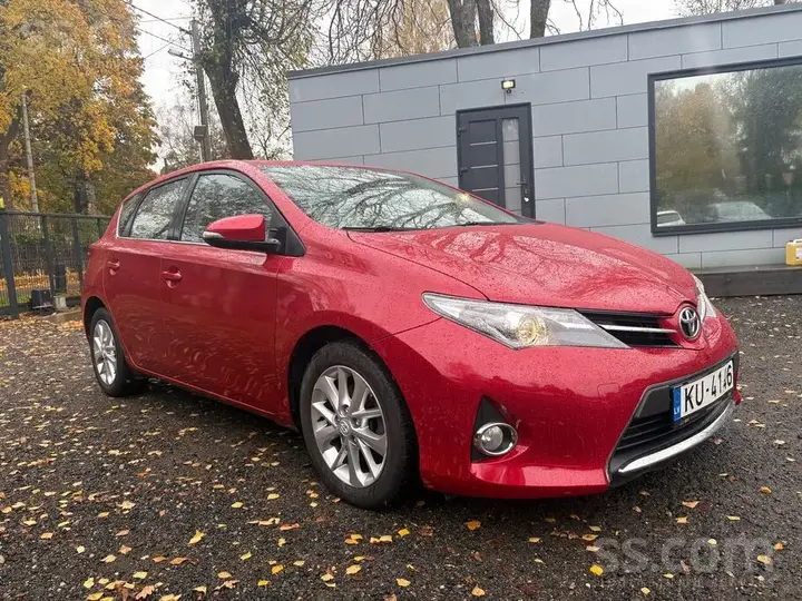 Toyota Auris 2013 photo 3
