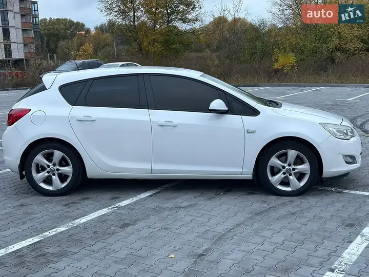 Opel Astra 2010 photo 5