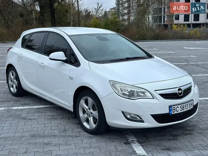 Opel Astra 2010 photo 4