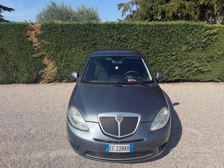 Lancia Ypsilon 2010 photo 2