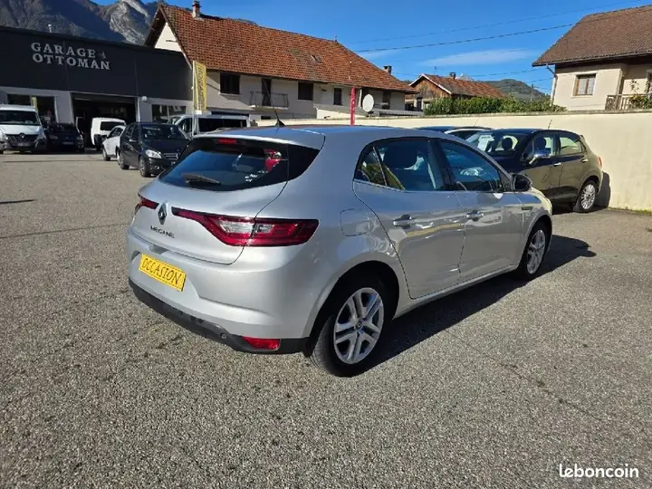 Renault Megane 2017 photo 2