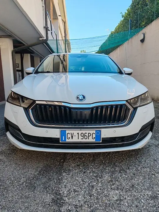 Skoda Octavia 2024 photo 2