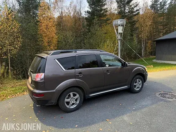 Mitsubishi Outlander 2011 photo 3