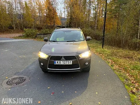 Mitsubishi Outlander 2011 photo 2