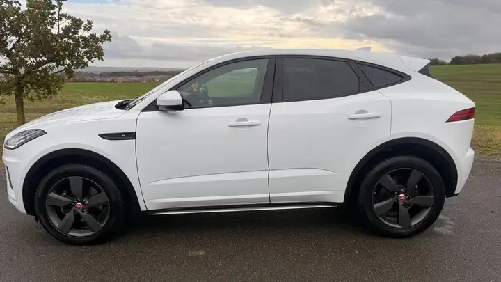 Jaguar E-Pace 2019 photo 5