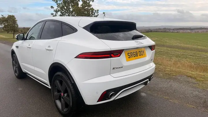 Jaguar E-Pace 2019 photo 4