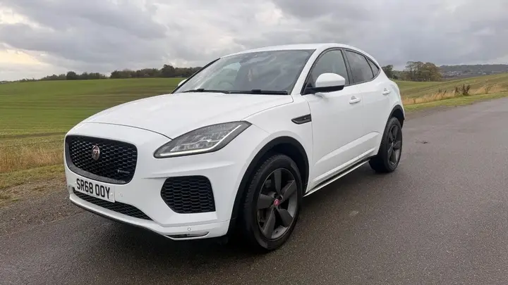 Jaguar E-Pace 2019 photo 3