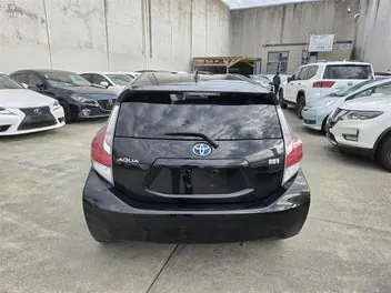 Toyota Aqua 2015 photo 5