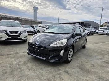 Toyota Aqua 2015 photo 2